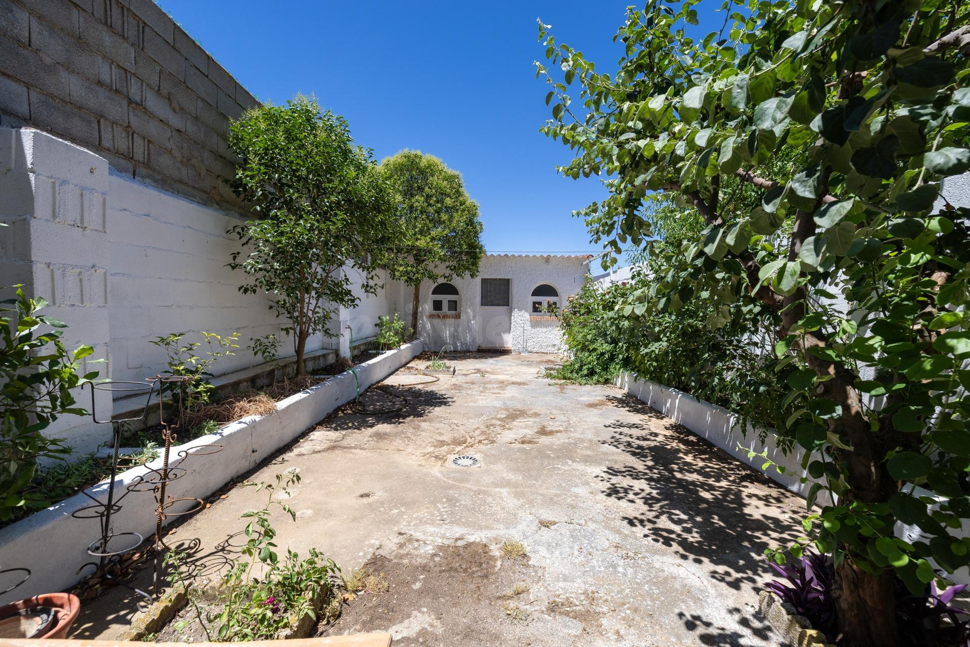 Apartamento con gran patio privado y cocina de verano, junto - foto 3