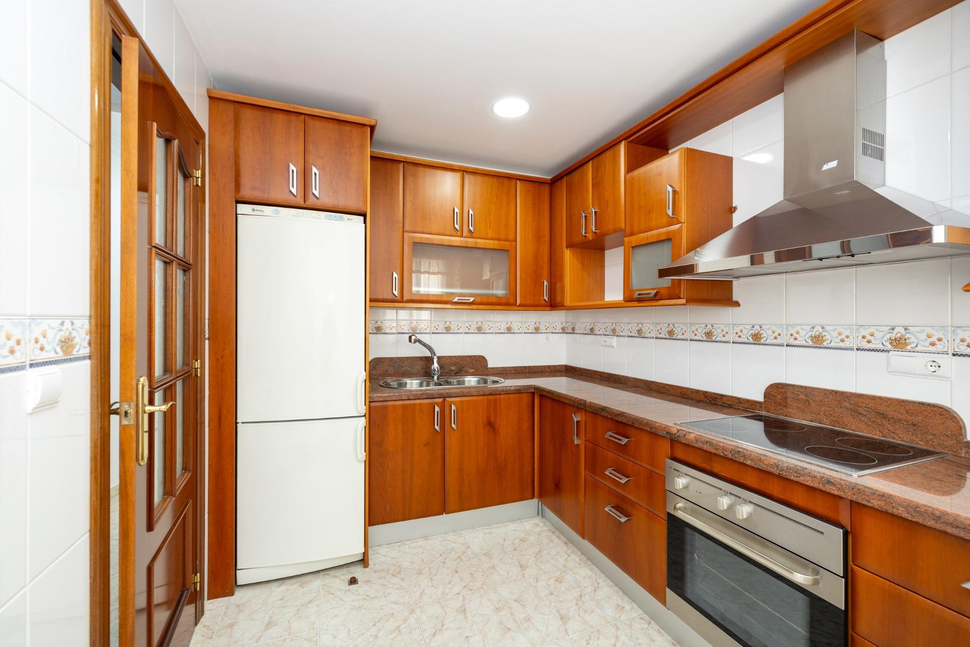 ALQUILER A EMPRESAS Amplio piso de 3 dorm hasta 6 personas, terraza, ascensor, facturable. - foto 4