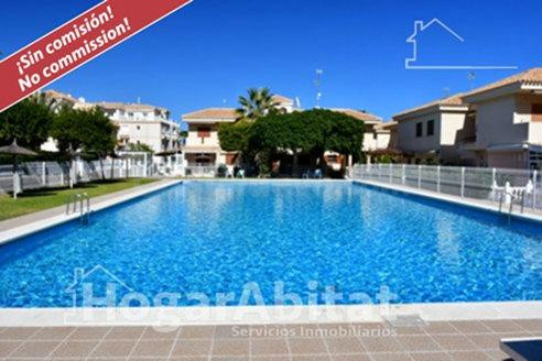 ¡OPORTUNIDAD! ADOSADO CON PISCINA Y GARAJE CERCA DE LA PLAYA