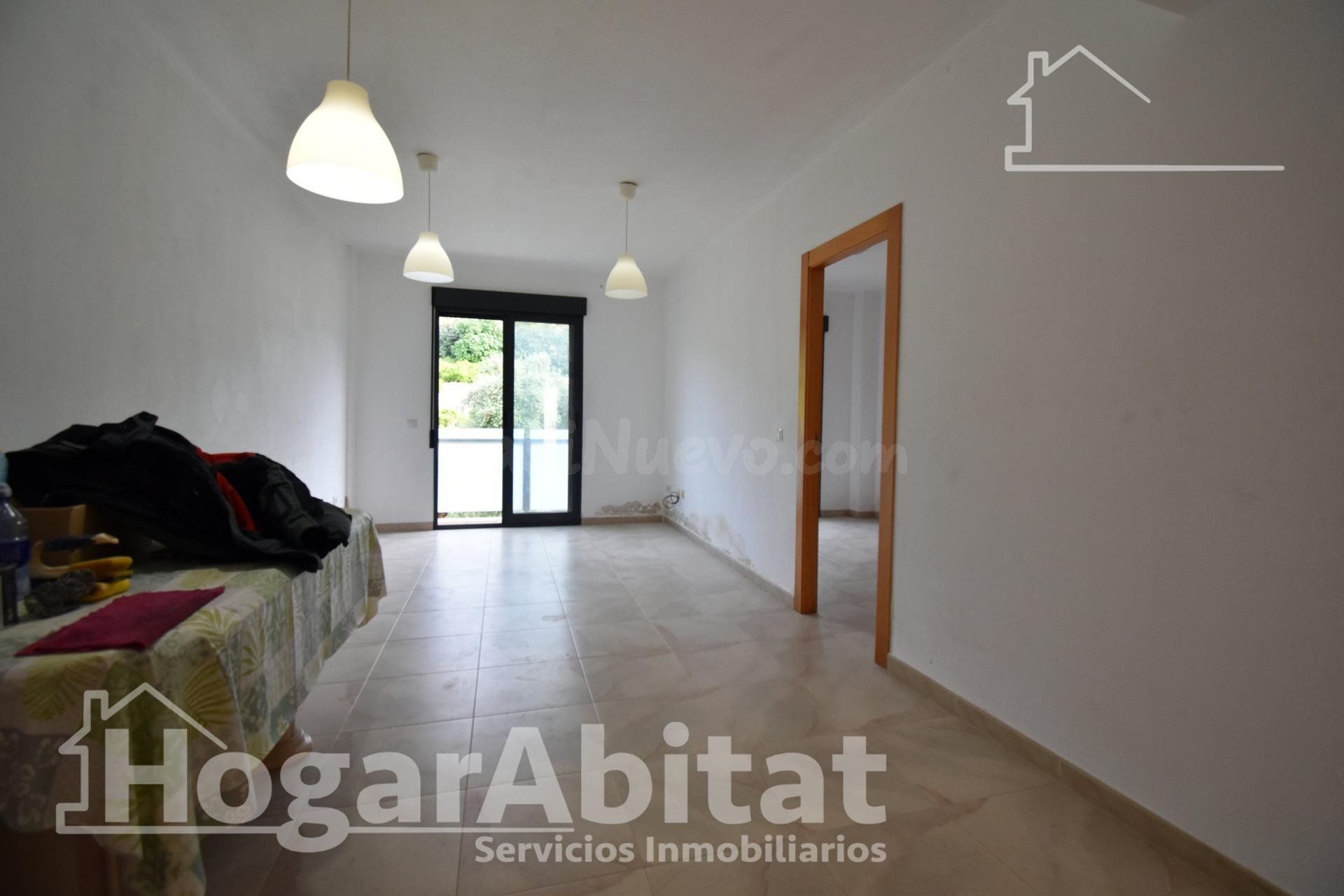 ¡GRAN OPORTUNIDAD! SEMINUEVO Y EXTERIOR CON BALCÓN GARAJE Y  - foto 4