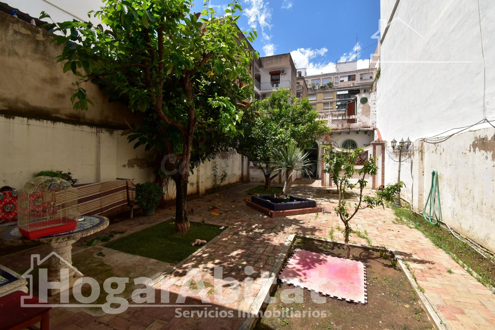 GRAN CASA SEÑORIAL CON TERRAZA Y BARBACOA PARA REFORMAR - foto 2