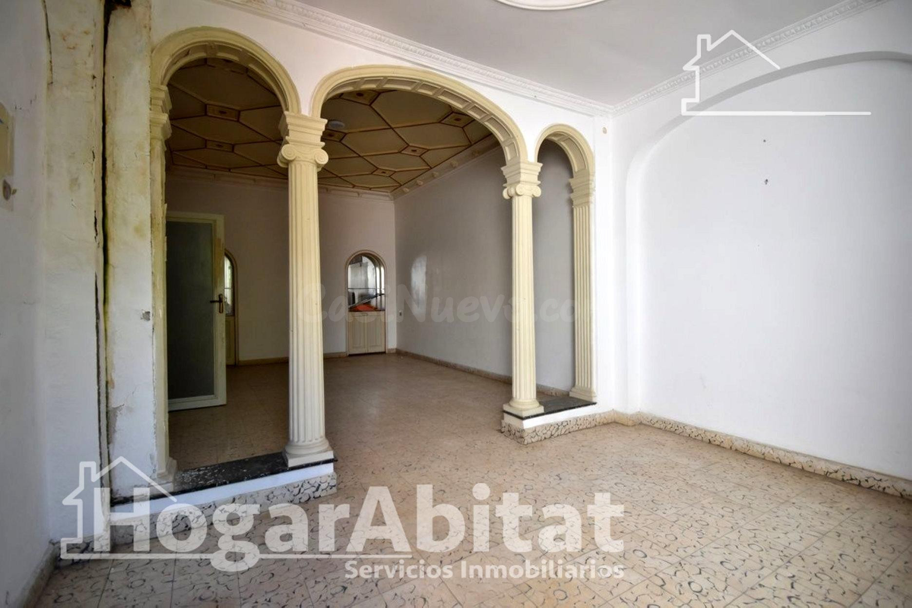 GRAN CASA SEÑORIAL CON TERRAZA Y BARBACOA PARA REFORMAR - foto 3
