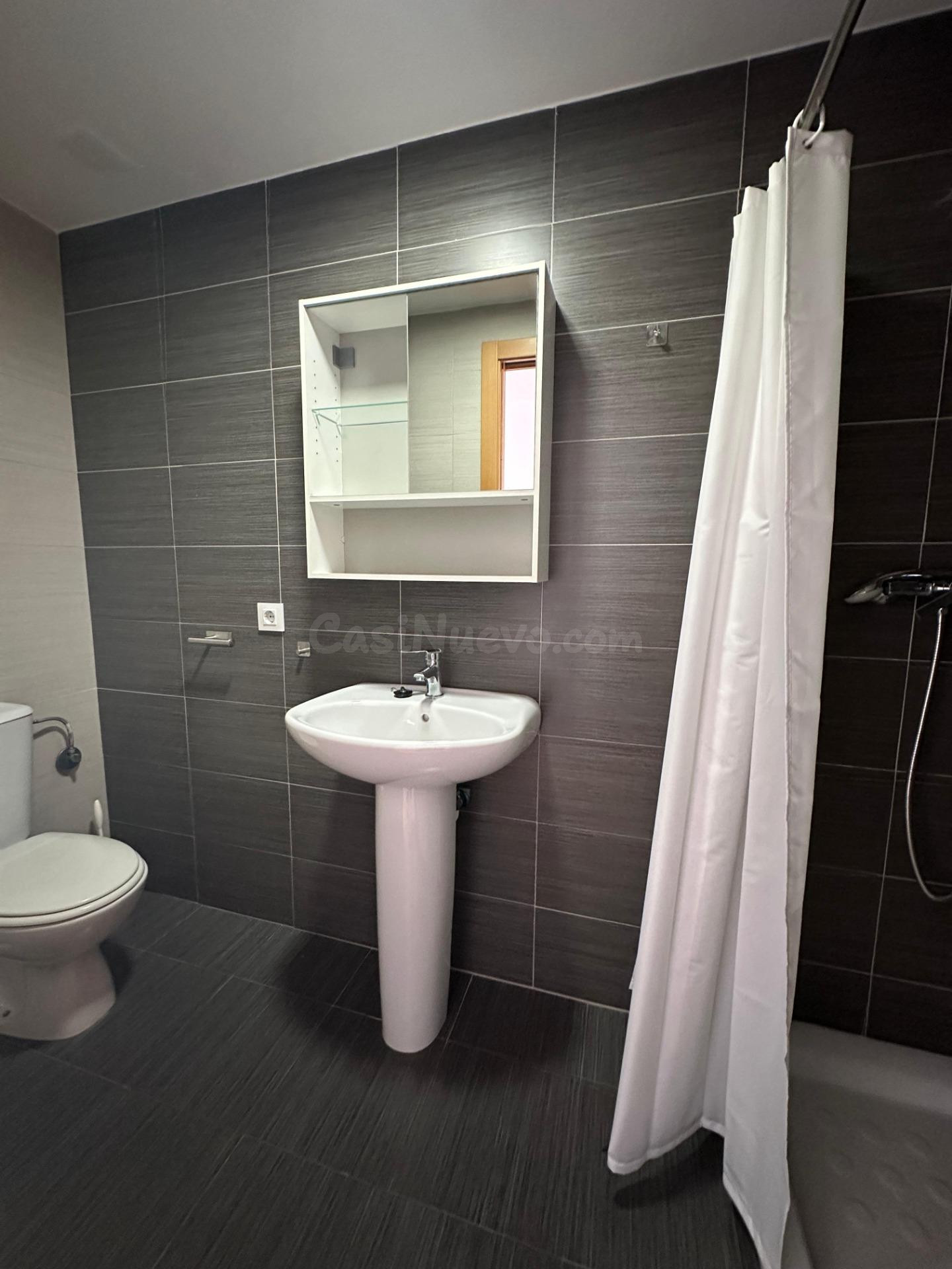 Apartamento con terraza en Carretera de la Corte, ideal para - foto 3