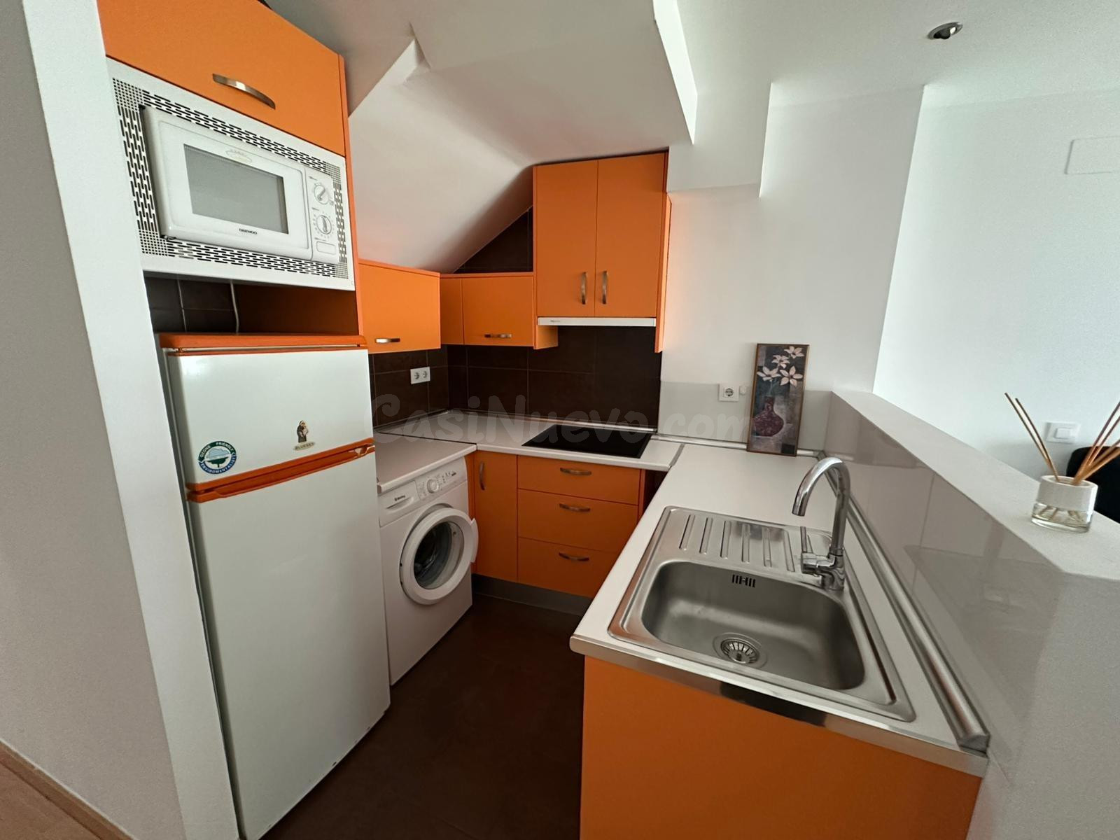 Apartamento con terraza en Carretera de la Corte, ideal para - foto 4