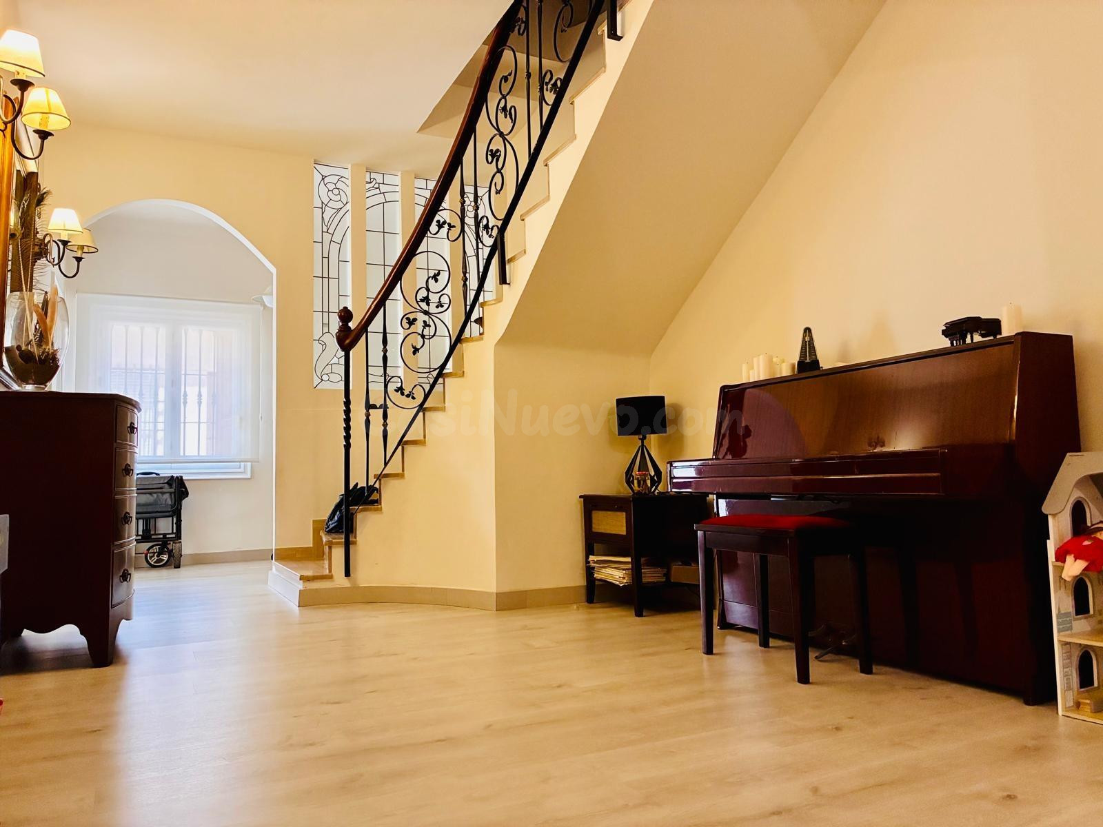 Vivienda Dulpex de 253m con excelente localización.