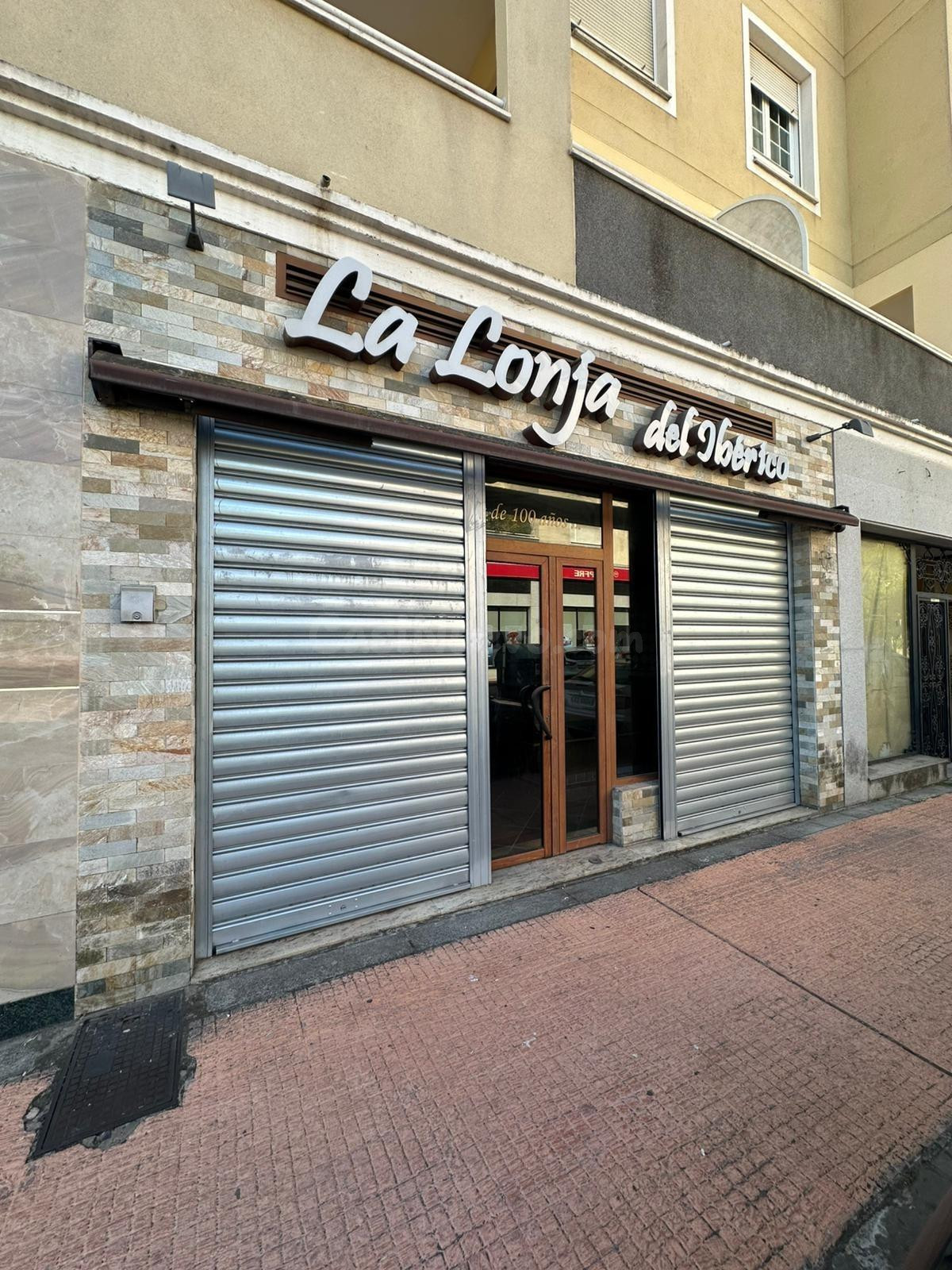 Amplio Local Comercial en Jardines del Guadiana