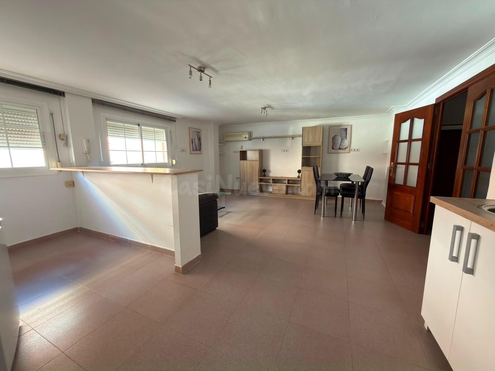¡Oportunidad Única en Badajoz! Oficina Reformada con Estilo - foto 3