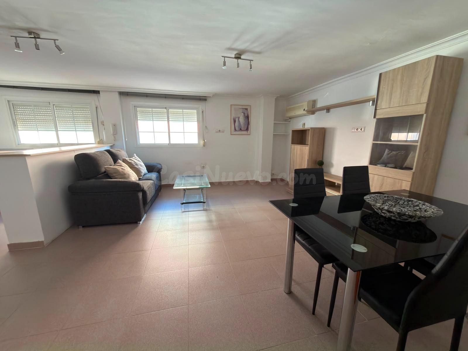¡Oportunidad Única en Badajoz! Oficina Reformada con Estilo - foto 4