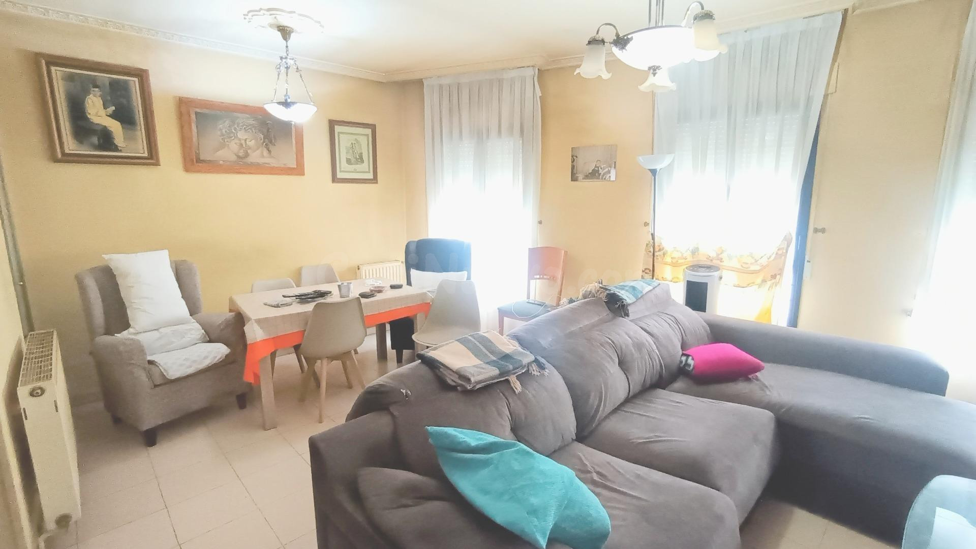 BAJO CON PATIO DE 37M2. GARAJE Y TRASTERO