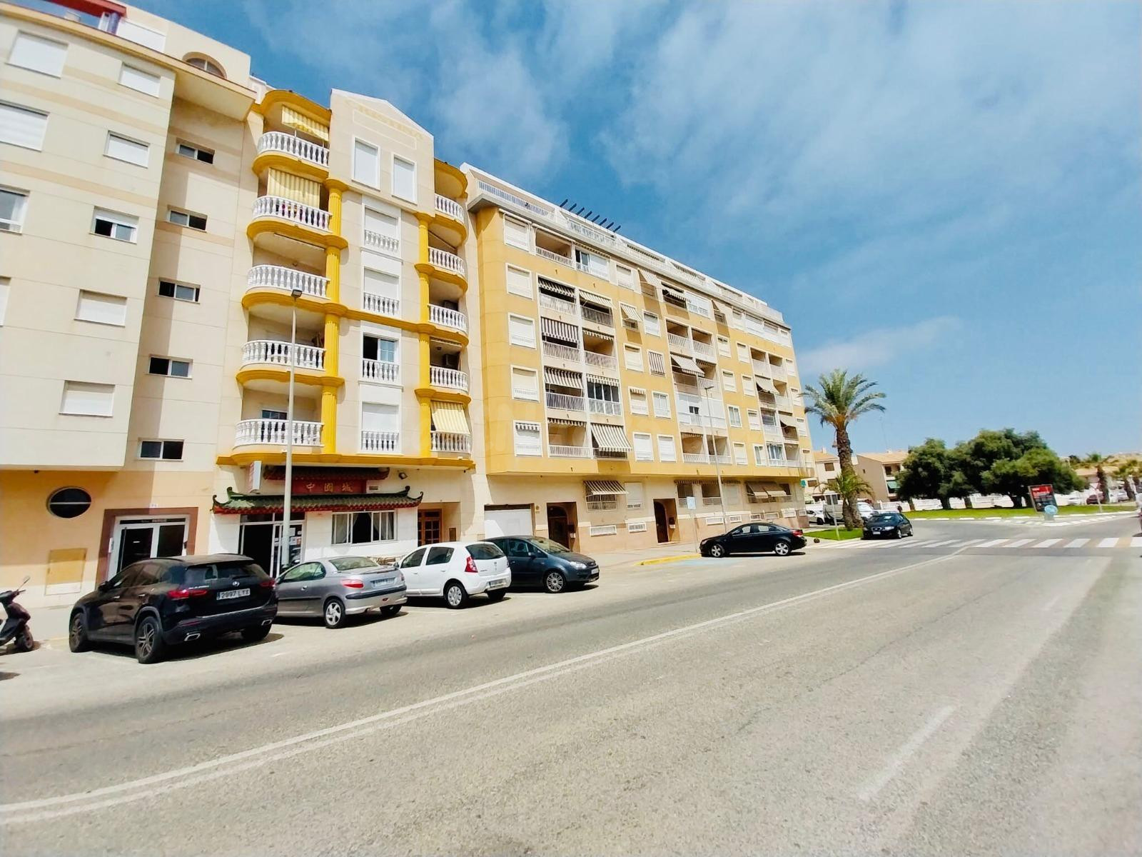 Se vende estupendo apartamento en estado impecable con vista - foto 2