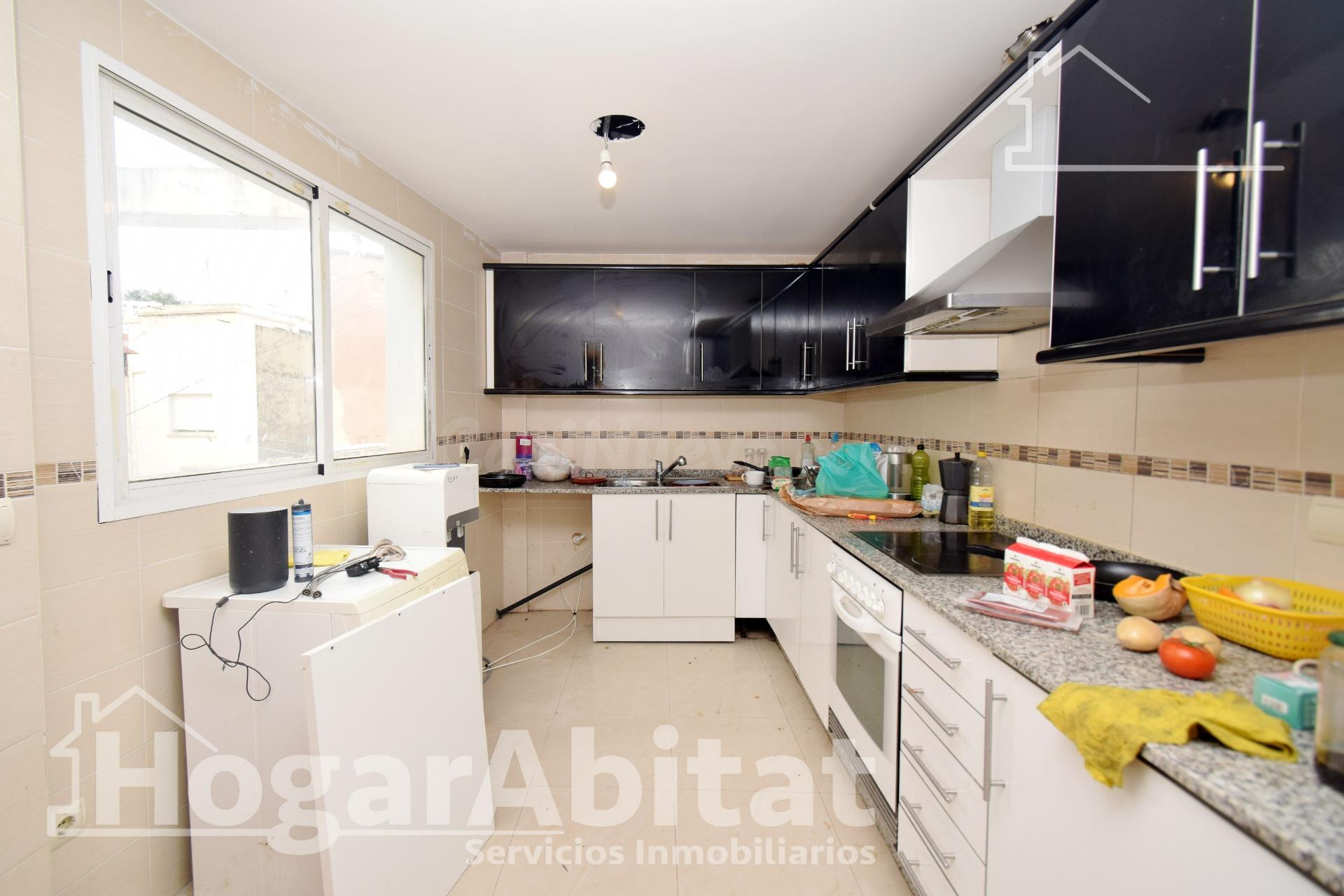 ¡CENTRO DE LLIRIA! ESPACIOSO, SEMINUEVO Y REFORMADO CON TERR - foto 5