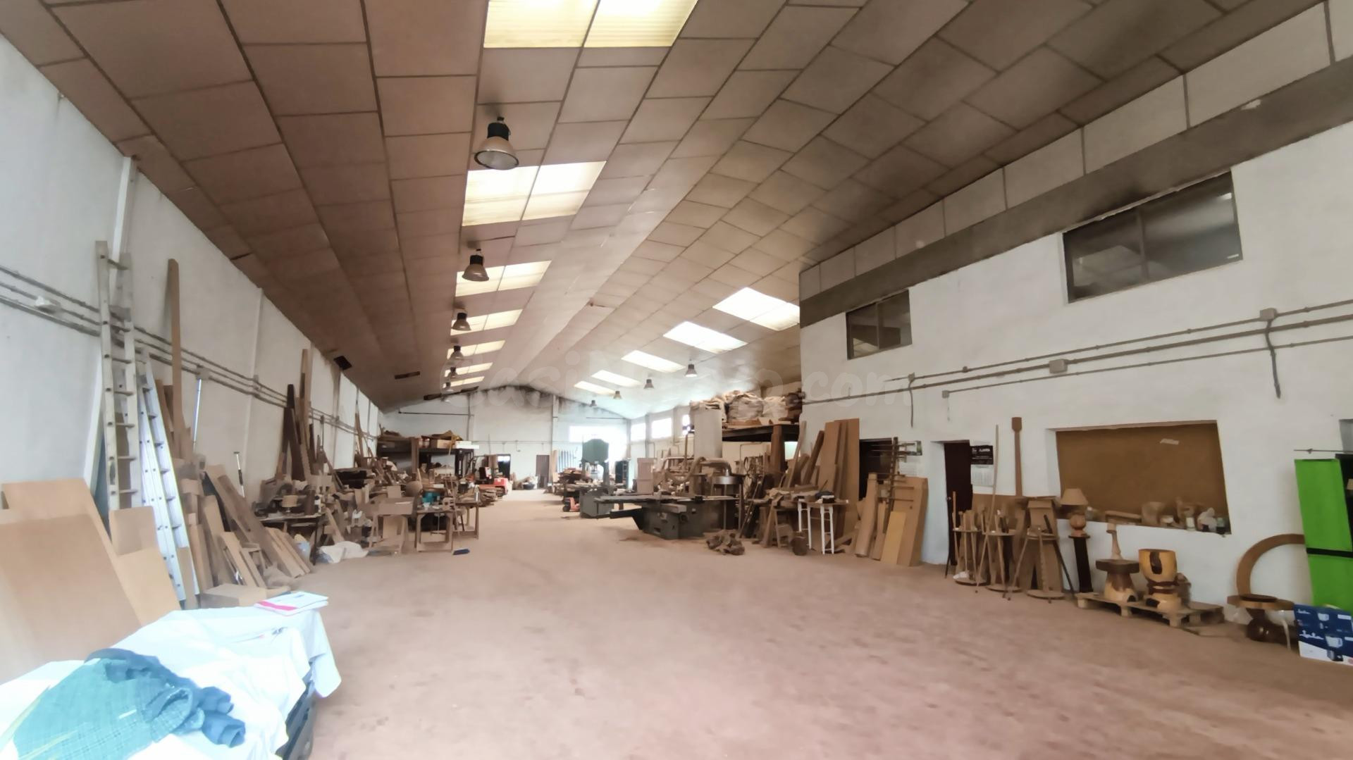 NAVE INDUSTRIAL DE GRAN TAMAÑO. IDEAL PARA ALMACEN Y/O CUALQ - foto 2