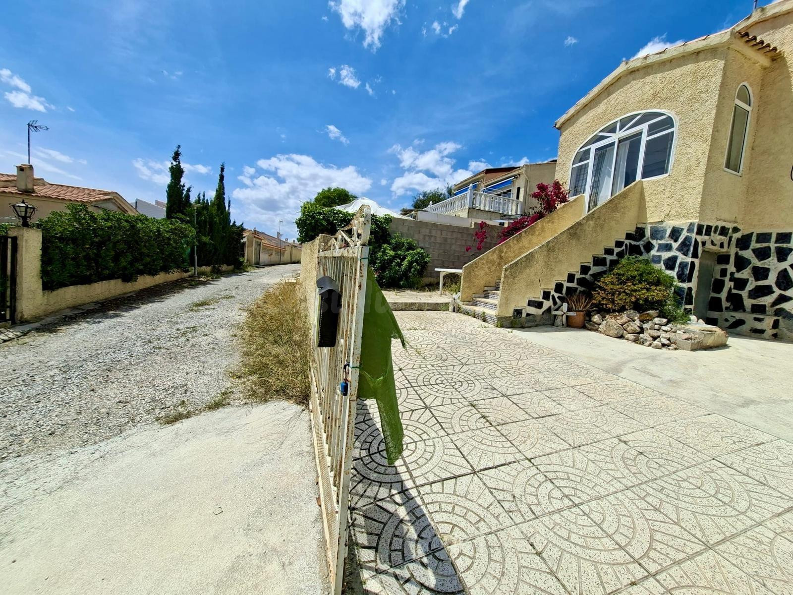 Villa privada en Urbanización La Marina con 250 m2 de parcel - foto 3