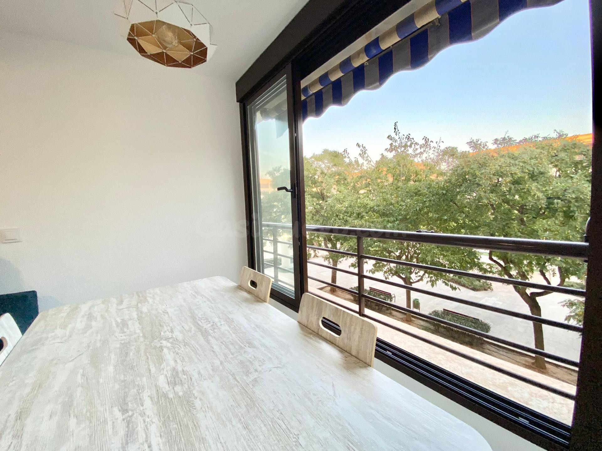 Alquiler de larga estancia de Bonito apartamento reformado en Plaza Porticada
