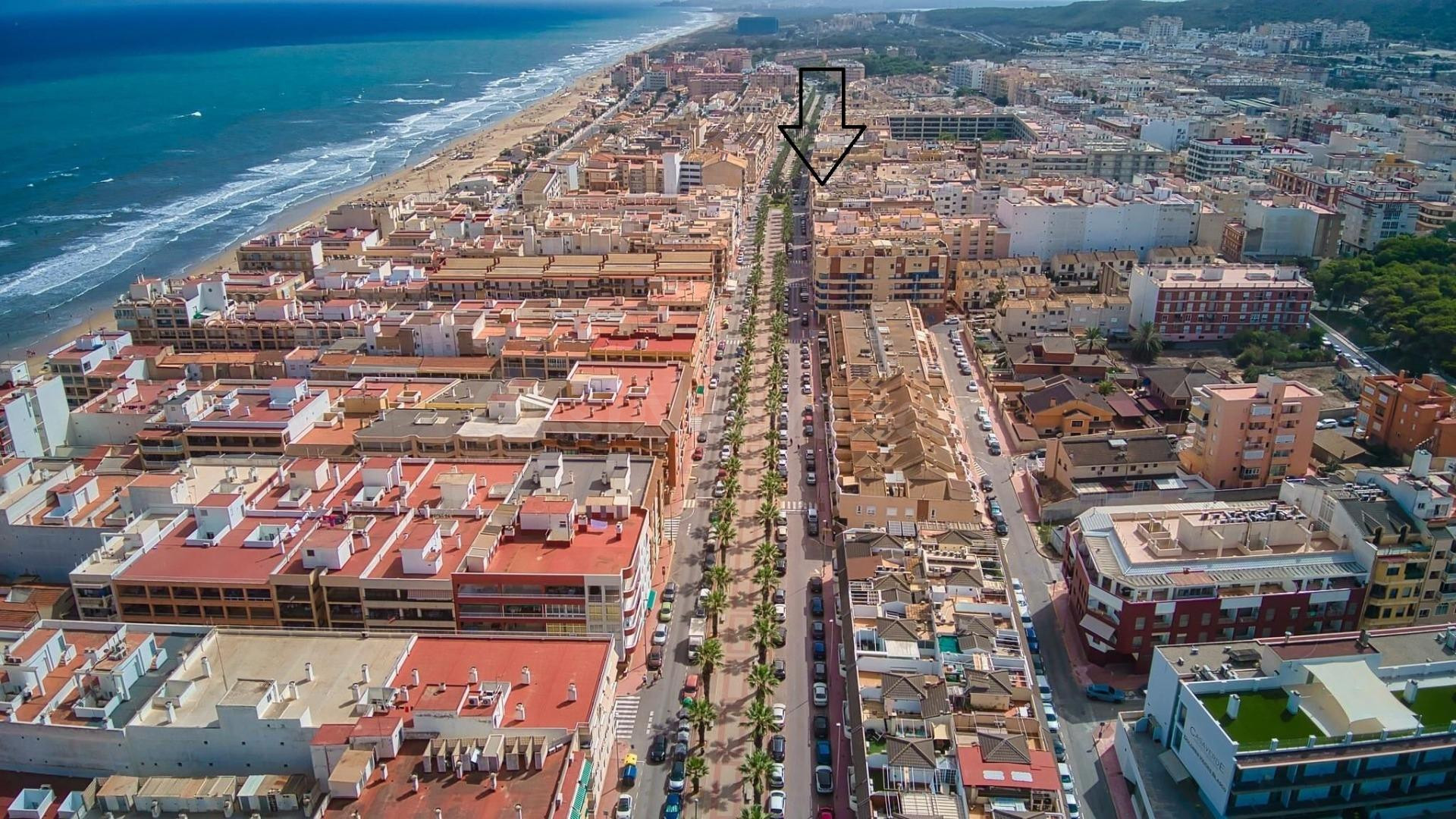 Apartamento en zona playa centro Guardamar con parking incluido.