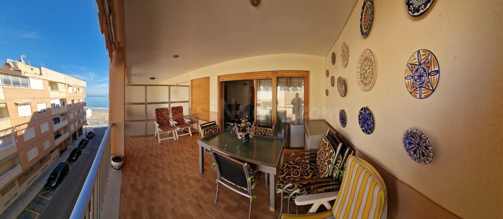 Se vende piso en primera linea lateral al mar con enorme ter - foto 4