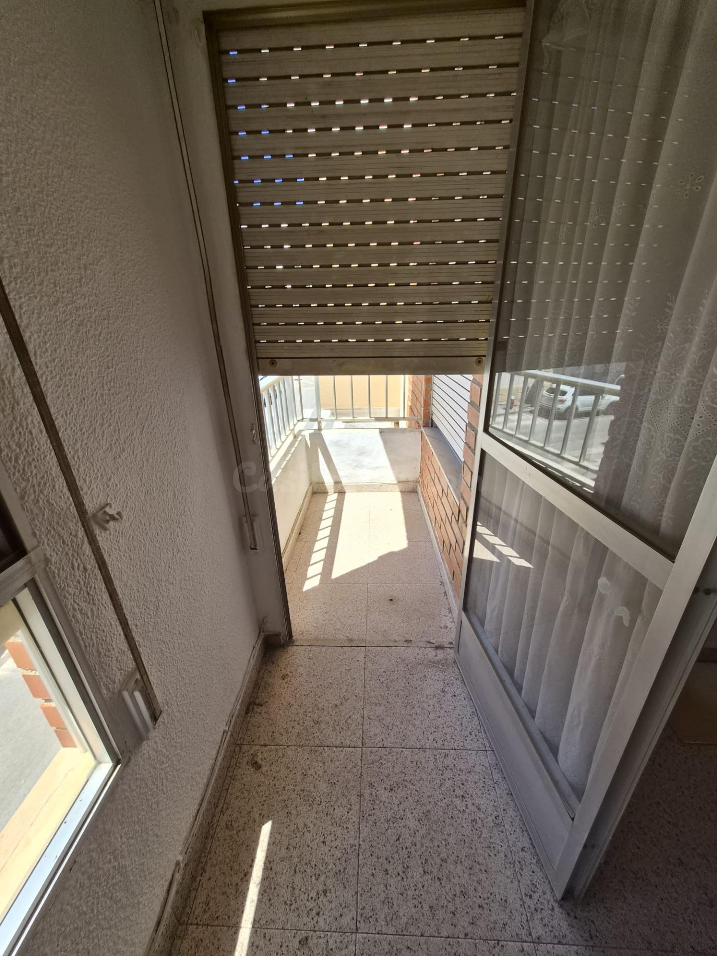 Casa unifamiliar de dos plantas con amplia cochera, solarium - foto 5