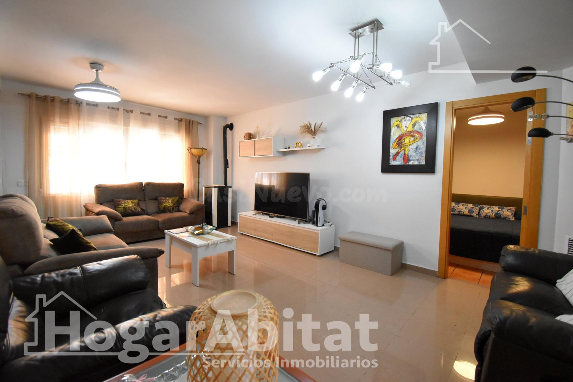 SEMINUEVO, AMPLIO Y LUMINOSO CON TERRAZA Y JACUZZI