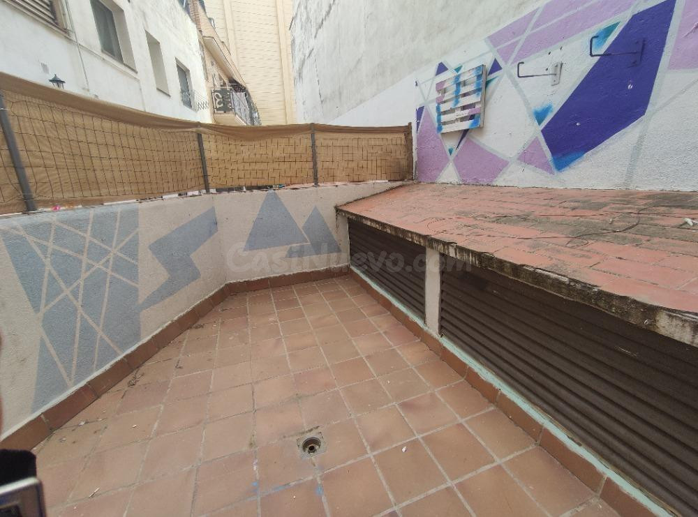 LOCAL EN RUBI CON TERRAZA