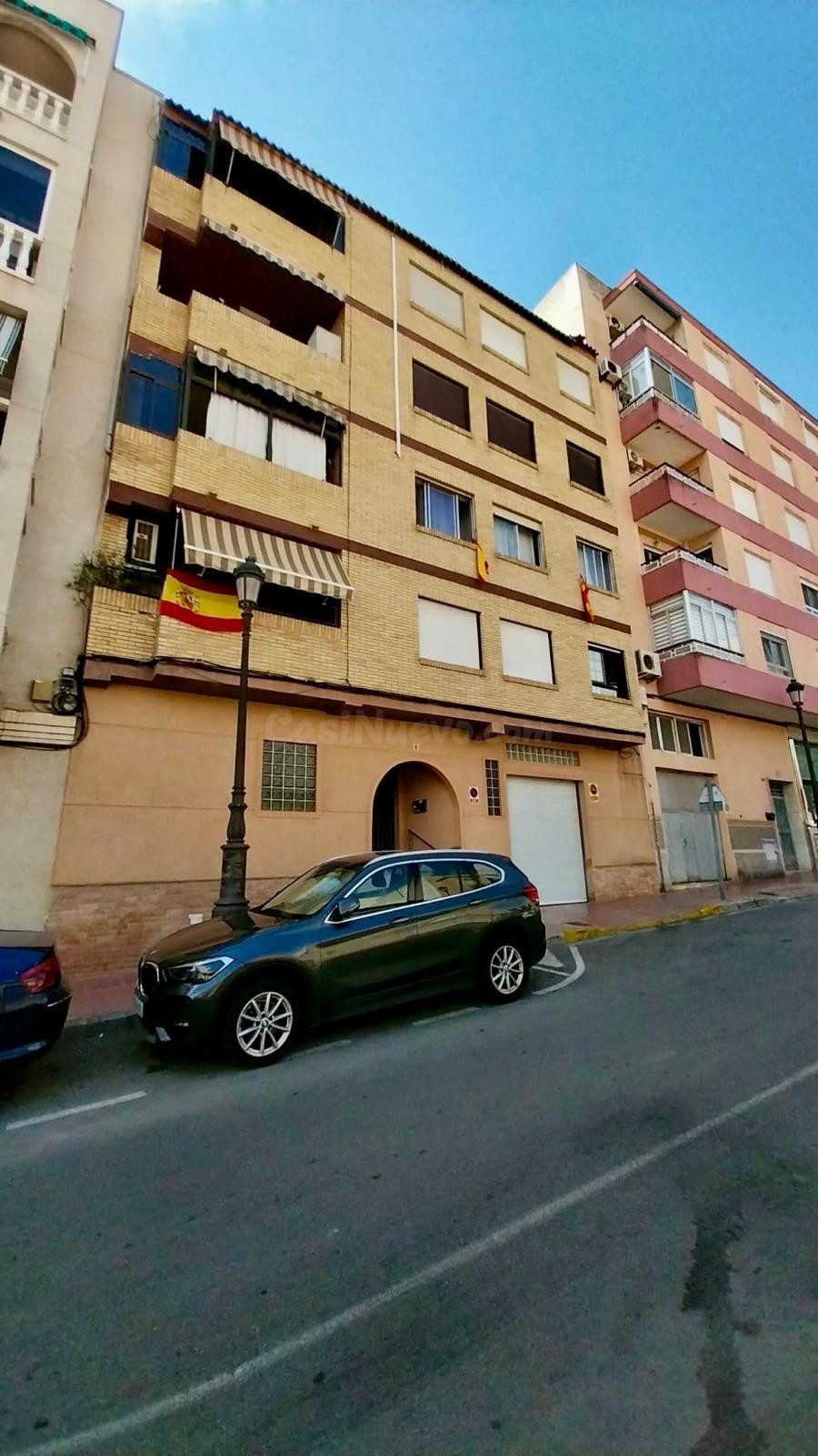 Amplio piso de 4 habitaciones con parking en Guardamar