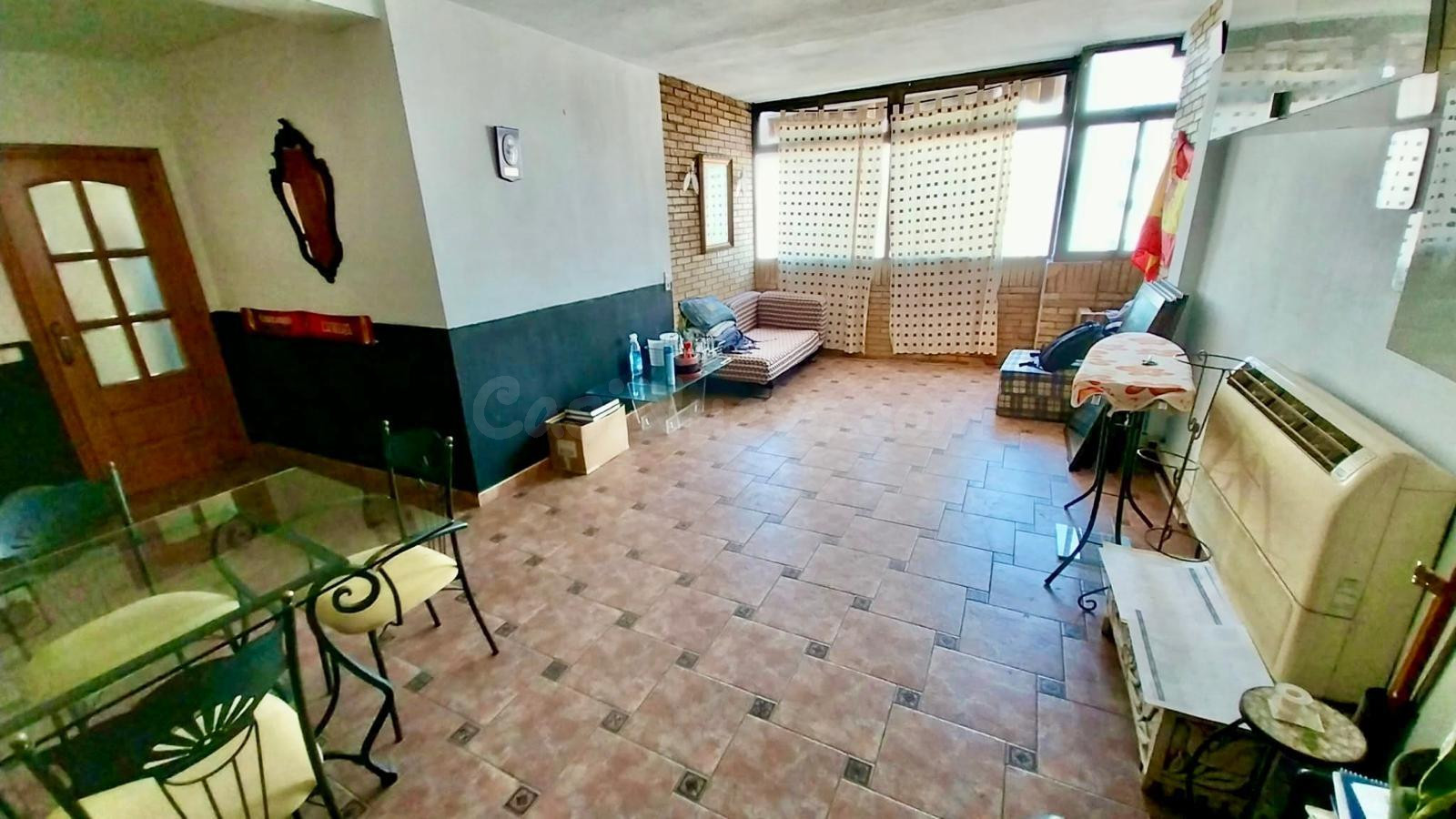Amplio piso de 4 habitaciones con parking en Guardamar - foto 3