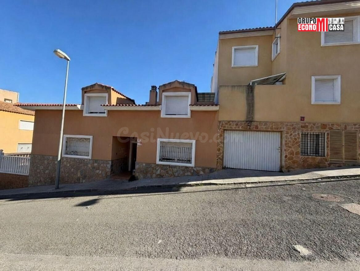 CASA  ADOSADA EN TORREGUERA. MURCIA