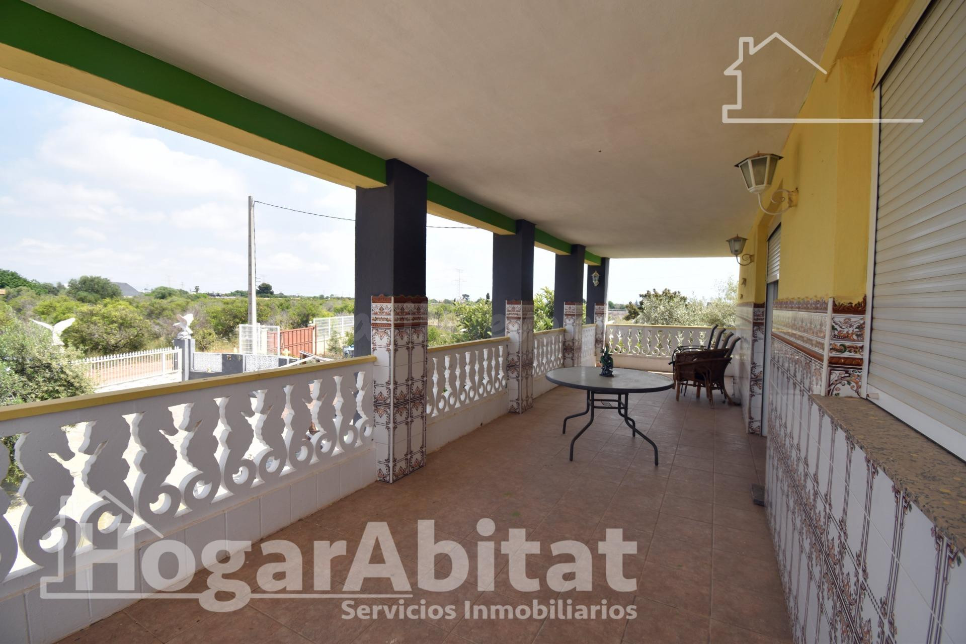 CHALET RÚSTICO CON PISCINA, TERRAZA Y PARKING - foto 4