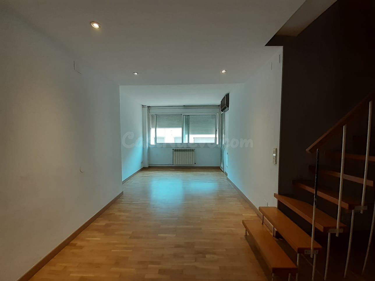AMPLIO DÚPLEX EN EL CENTRO - foto 4