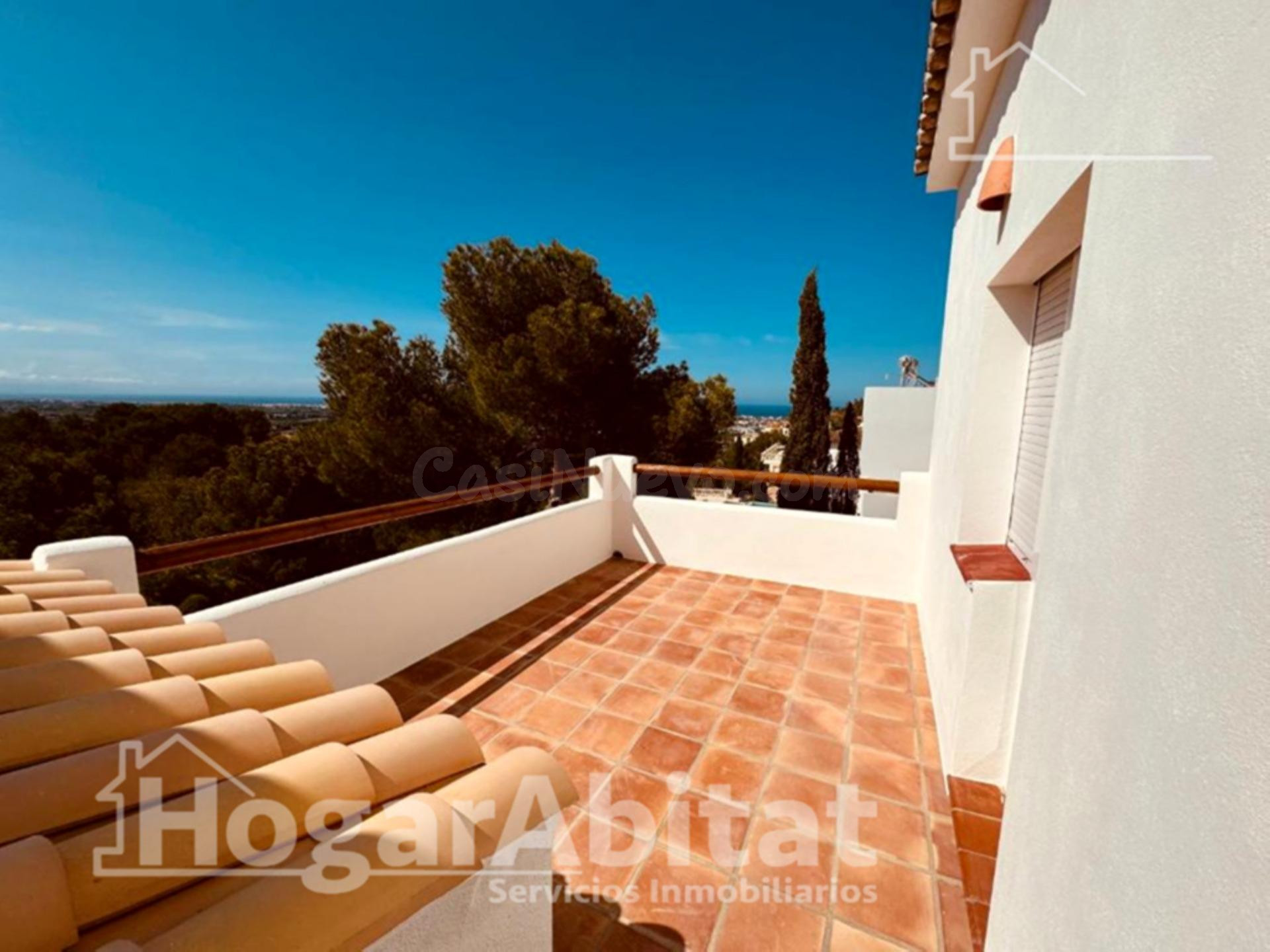 PRECIOSO CHALET CON PISCINA, 3 TERRAZAS, GARAJE Y LICENCIA T - foto 5