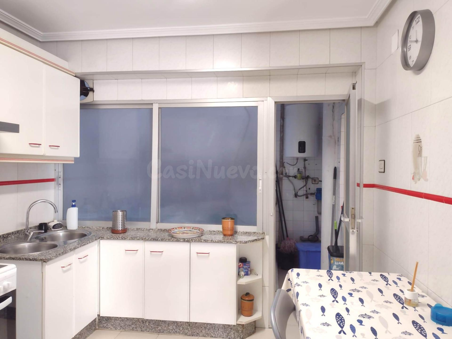 ¡Se vende piso amplio de 4 dormitorios con ascensor! - foto 2