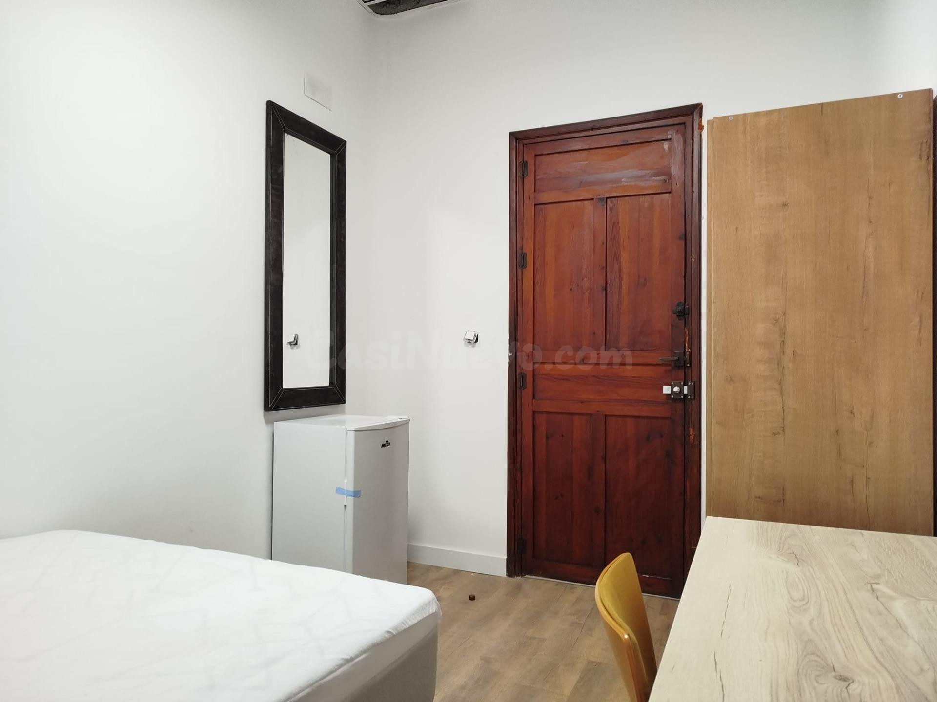 Habitación equipada junto al Puente Nuevo – ¡Ubicación Premium!