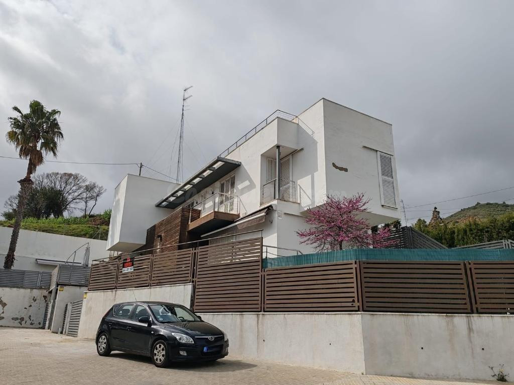 CASA DE CINCO habitaciones EN PINEDA DEL MAR