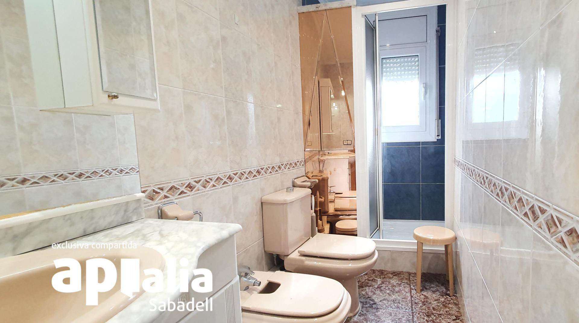 PISO DE 4 habitaciones CON ASCENSOR Y BALCON EN LA CREU DE B - foto 5