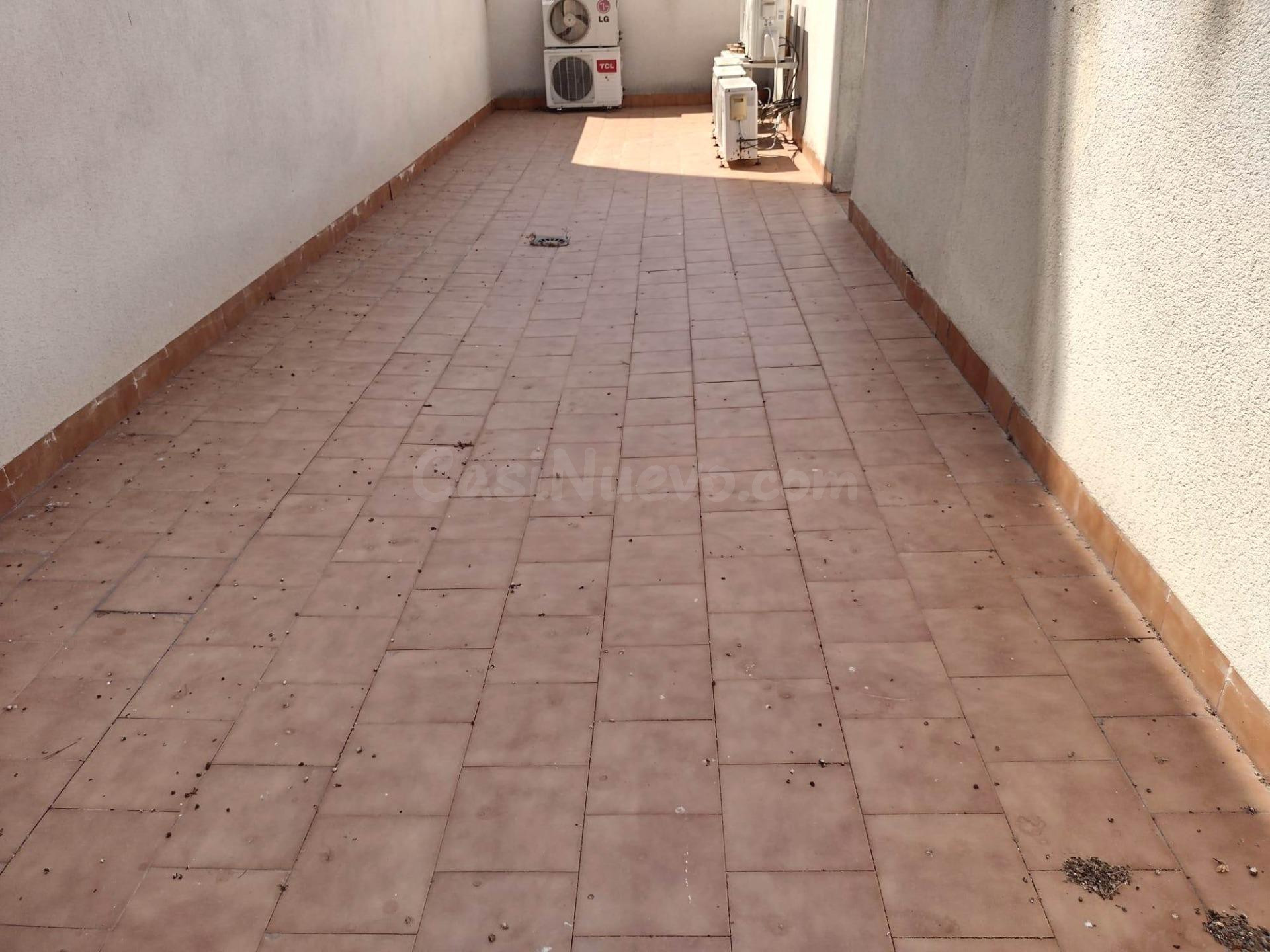 ¡Se alquila amplio local en la zona centro de Puente Tocinos - foto 3
