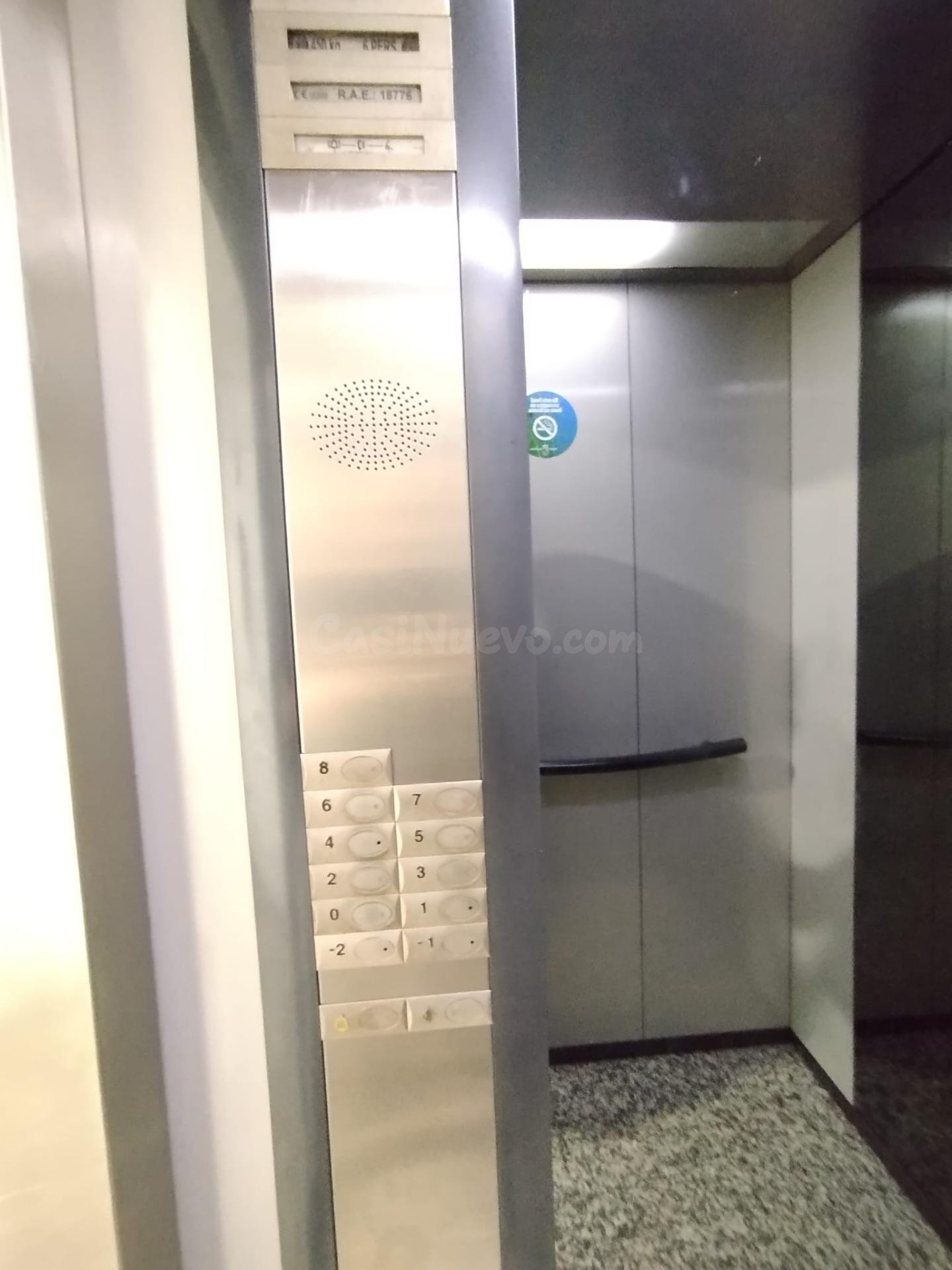 ¡Se vende amplia plaza de garaje en Ronda Sur! - foto 5