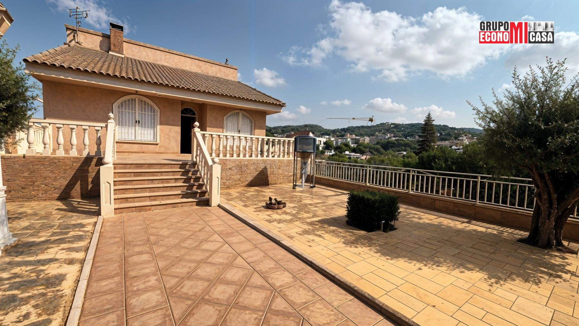 Chalet independiente con piscina y gran parcela de 1.000 m2 