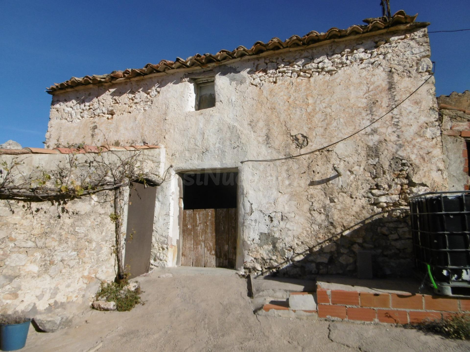 DOS MASÍAS EN VENTA EN UNA MISMA PARCELA CON LUZ Y TERRENO - foto 2