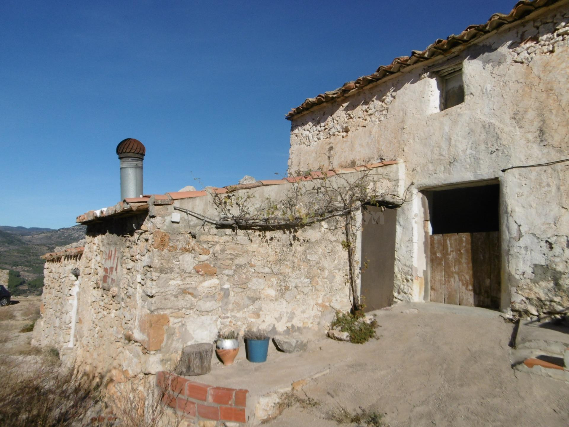 DOS MASÍAS EN VENTA EN UNA MISMA PARCELA CON LUZ Y TERRENO - foto 5