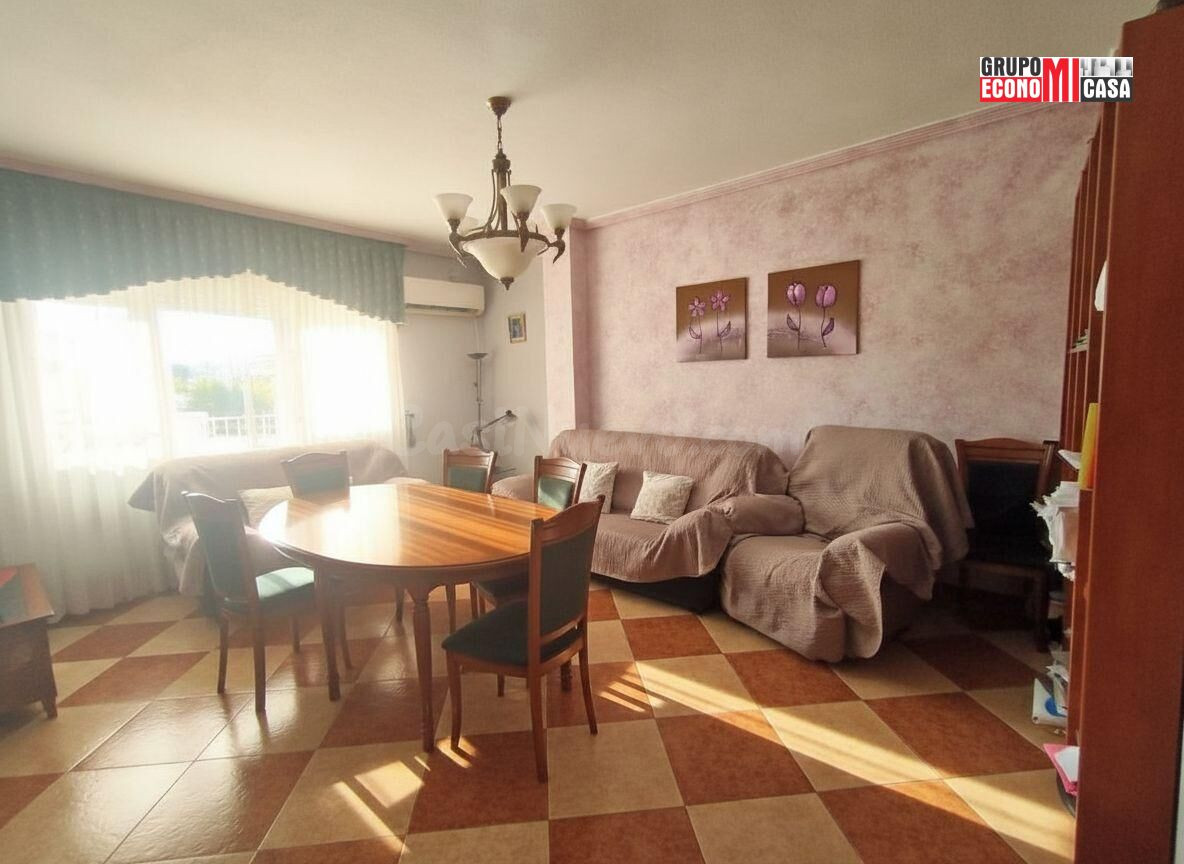 CASA PAREADA DE TRES ALTURAS. LORQUI. MURCIA