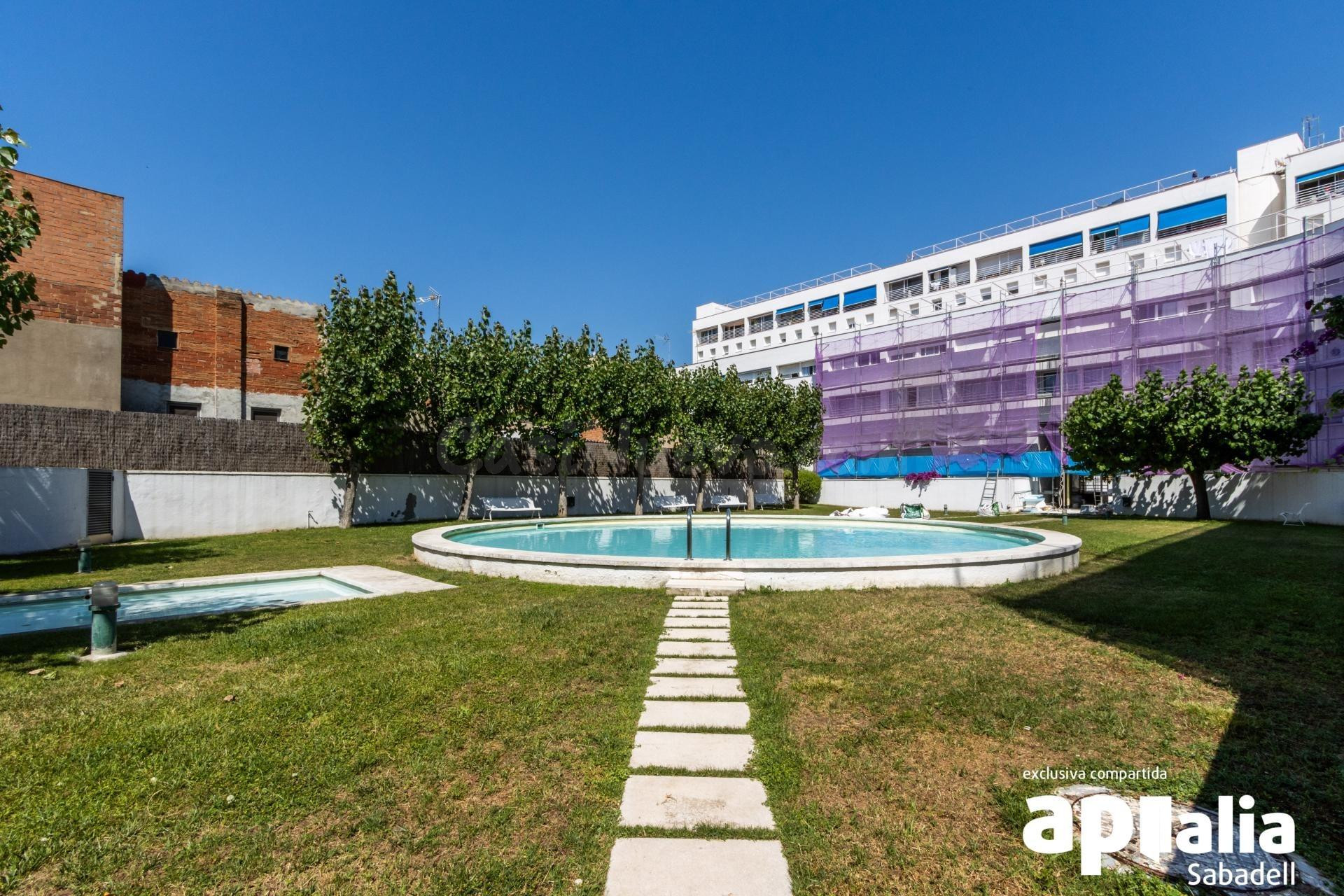 Vivir en “El Barco” de Sabadell: vivienda reformada con pisc - foto 3