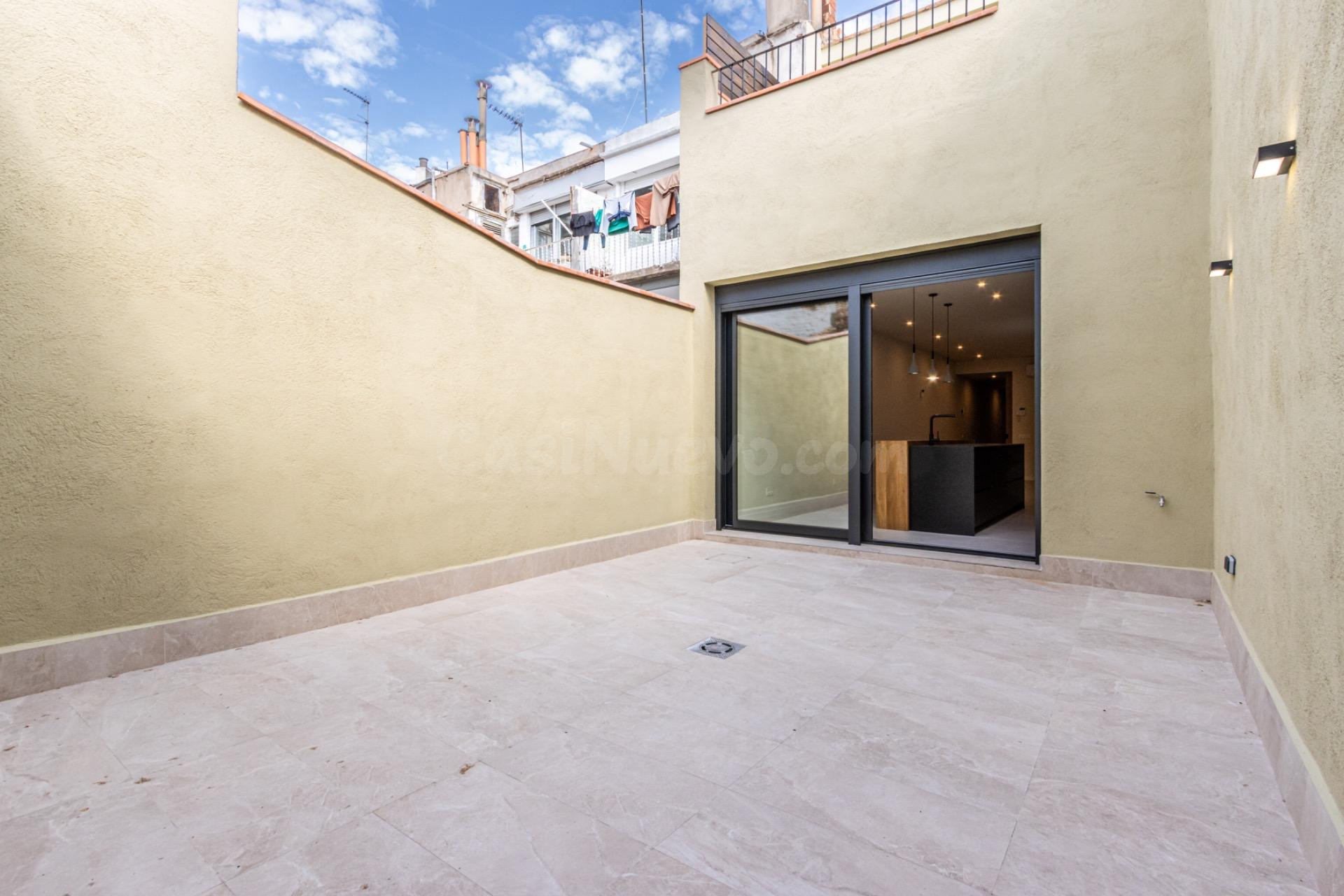 Casa en el centro reformada a estrenar con patio y terraza! - foto 3