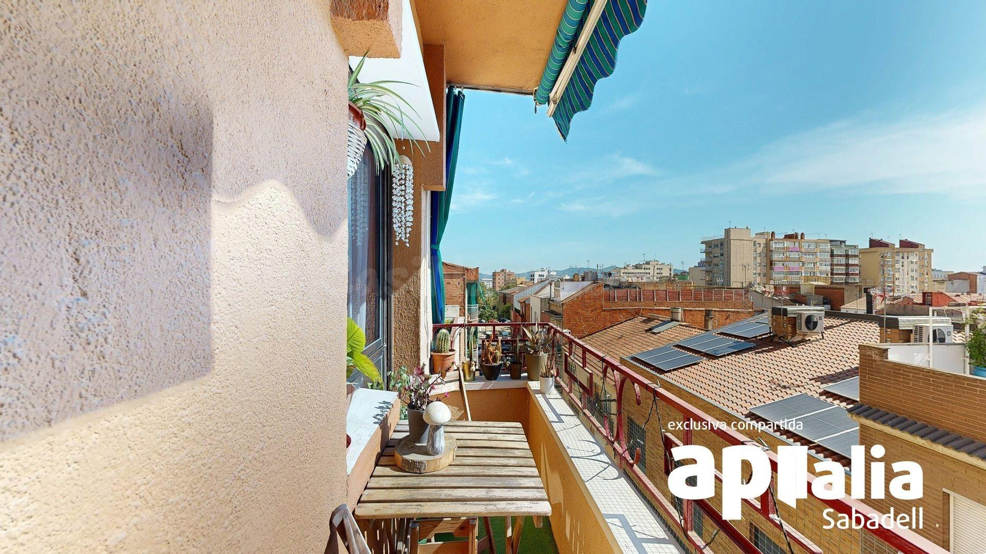 PISO DE 4 HABIATCIONES REFORMADO EN LA CREU DE BARBERÀ