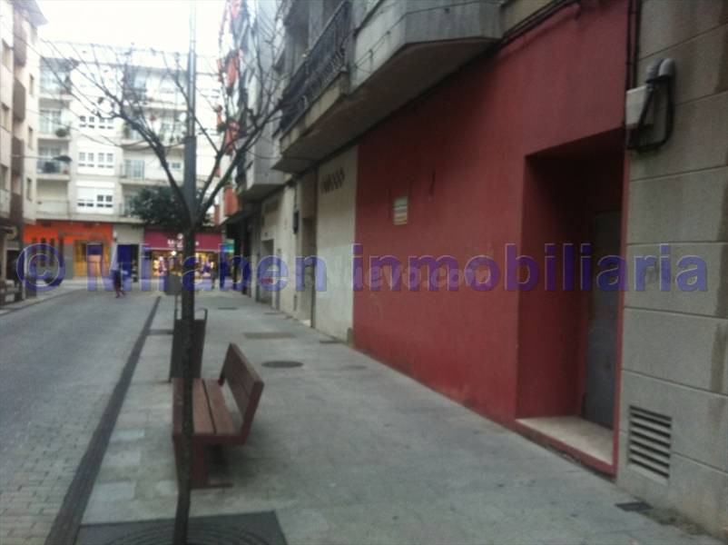 BAJO COMERCIAL EN CALLE PEATONAL 150M2 - foto 2