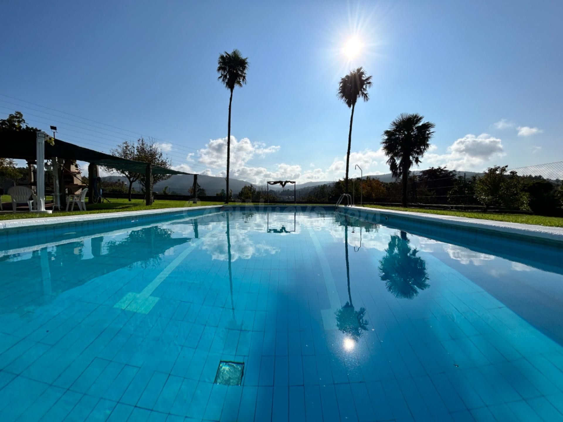 SE VENDE ESPECTACULAR CASA CON PISCINA Y AMPLIO JARDÍN CON A - foto 2