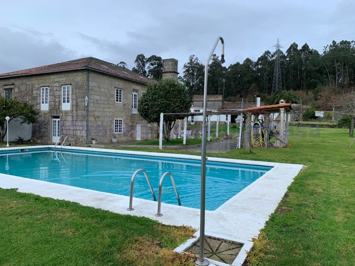 SE VENDE ESPECTACULAR CASA CON PISCINA Y AMPLIO JARDÍN CON A - foto 5