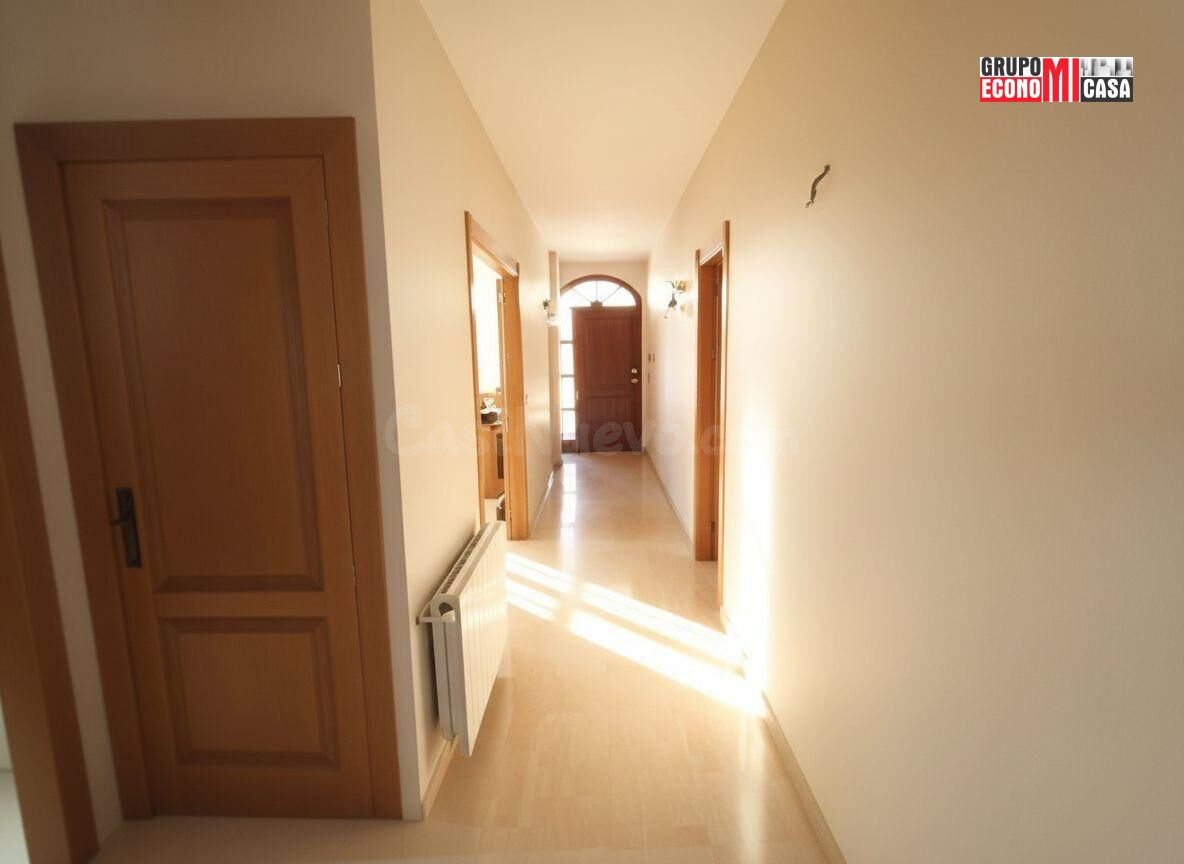 Chalet independiente único por espacio, calidades y privacid - foto 2