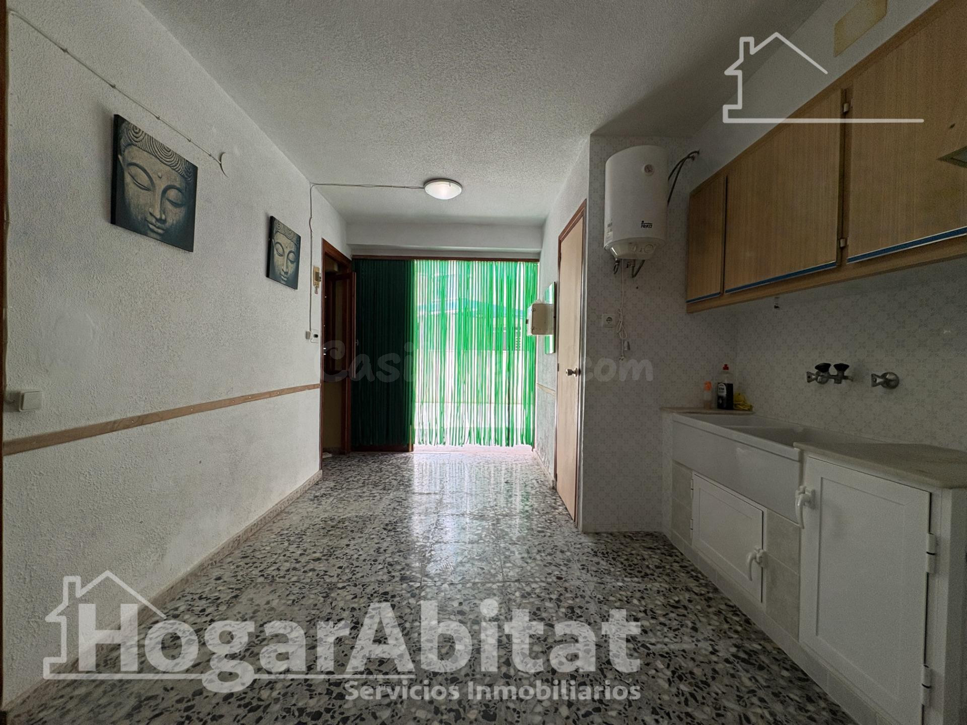 APARTAMENTO CON DOS BALCONES Y GARAJE CERCA DE LA PLAYA - foto 4