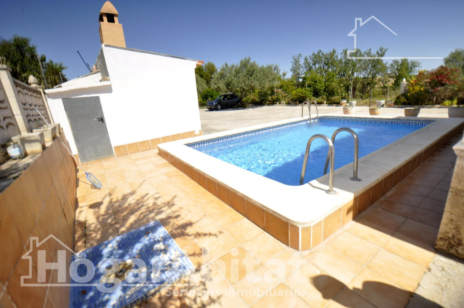 CHALET RÚSTICO CON PISCINA, TRASTERO Y GARAJE