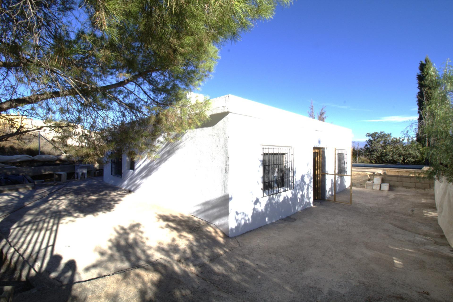 PARCELA CON PISCINA EN ALHAMA DE ALMERÍA