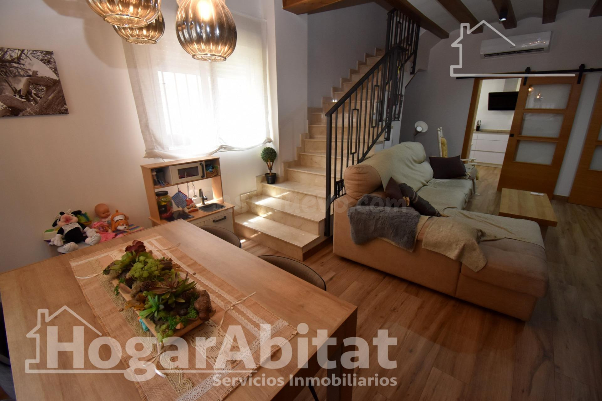 BONITA CASA TOTALMENTE REFORMADA CON GARAJE Y GRAN TERRAZA - foto 3